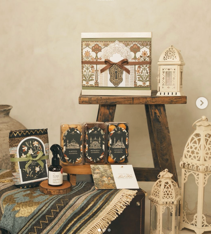 Eid gifting collection with cookies and keepsakes